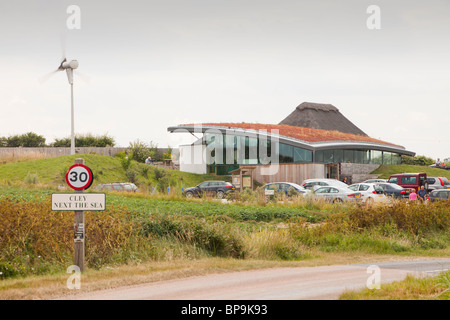 Les Norfolk Naturalists Trust visitor centre Claj, sur la côte nord du comté de Norfolk est un bâtiment vert. Banque D'Images