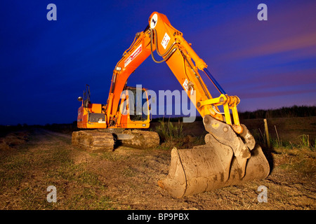 Les machines de l'usine a photographié la nuit pendant une longue exposition sur les Norfolk Broads et ensuite peint avec retraite aux flambeaux Banque D'Images
