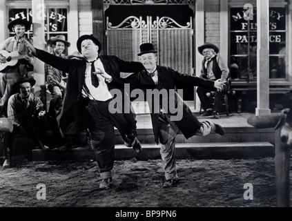 OLIVER HARDY, Stan Laurel, WAY OUT WEST, 1937 Banque D'Images