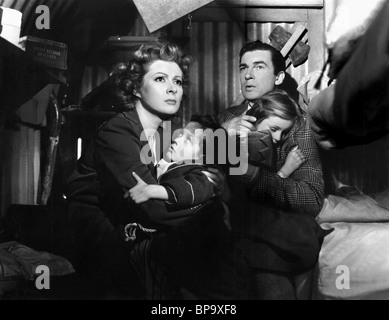 GREER GARSON CHRISTOPHER SEVERN CLARE SANDERS WALTER PIDGEON MME. MINIVER (1942) Banque D'Images