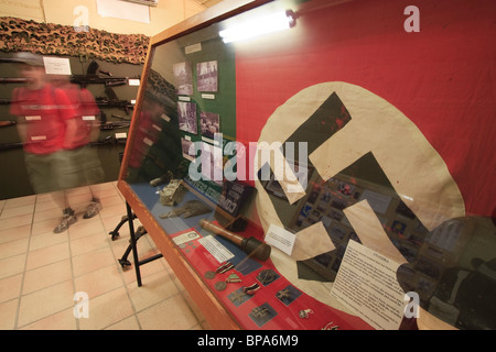 Souvenirs de guerre nazi à l'affiche au Musée militaire de Townsville. Banque D'Images