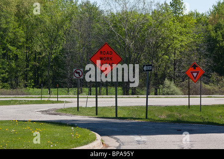 Vue des panneaux de construction dans la route vide iMichigan mi photos images photos de dessus au-dessus de la tête aux États-Unis horizontal haute résolution des États-Unis Banque D'Images