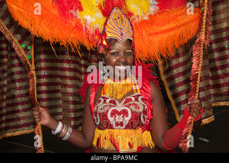 Notting Hill Carnival 2010, Grand Carnival costume Costume Splash, concours, Alexandra Palace, Groupe Phoenix Banque D'Images