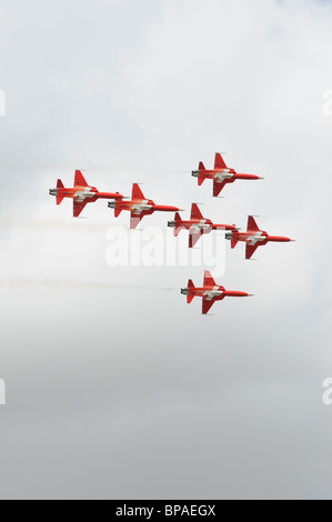 La patrouille acrobatique Suisse Afficher Afficher dans leur équipe Northrop F-5E Tiger II's répètent leur routine à l'RIAT 2010 Banque D'Images