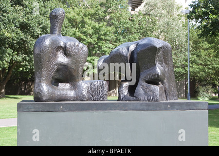 Inclinable en deux pièces Figure n°3 Henry Moore Banque D'Images