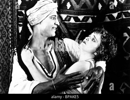 RUDOLPH VALENTINO, AGNES AYRES, le cheik, 1921 Banque D'Images