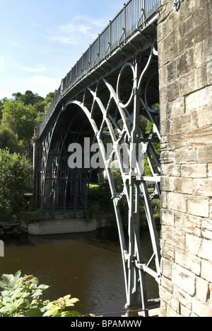 Le pont métallique à Ironbridge, Shropshire, Angleterre. Banque D'Images