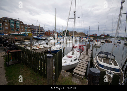 Eling Atteindre Hampshire UK moulin à marée Marina Quay Totton à Southampton Bateaux sans frais l'eau Bartley Banque D'Images