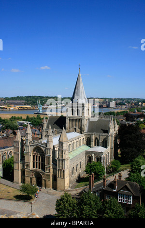 La cathédrale de Rochester vu du haut du château. C'est la deuxième plus ancienne cathédrale anglais construit en 609 AD par Mgr Daniel Banque D'Images