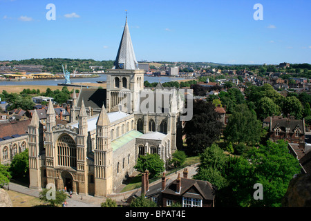 La cathédrale de Rochester vu du haut du château. C'est la deuxième plus ancienne cathédrale anglais construit en 609 AD par Mgr Daniel Banque D'Images