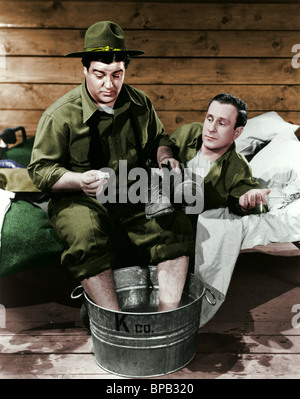 BUD ABBOTT, LOU COSTELLO, Abbott et Costello DANS BUCK PRIVATES, 1941 Banque D'Images