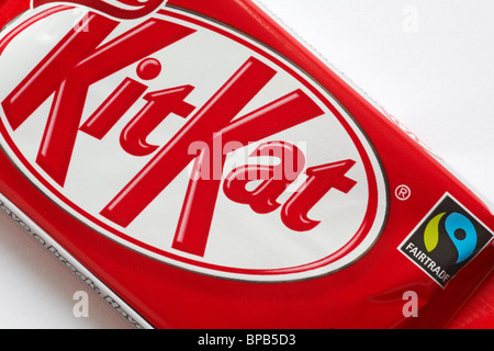 Logo Fairtrade sur le chocolat au lait barre Kit Kat Kit Kat Kit-Kat KitKat - barre de chocolat - commerce équitable commerce équitable symbole logo Banque D'Images