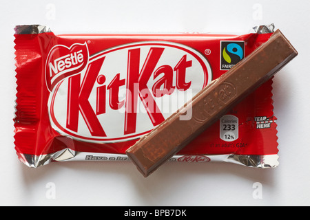 Fabricants de KitKat placé en haut de la barre Kit Kat chocolat au lait - chocolat Kit-Kat KitKat Kit Kat bar - symbole du logo fairtrade le commerce équitable Banque D'Images