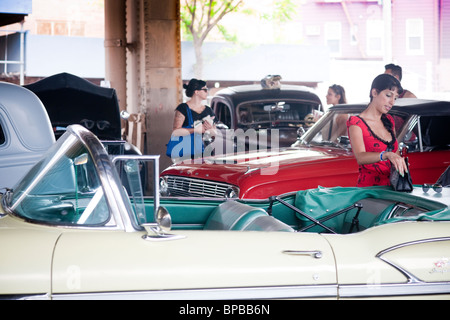 10e édition de la 'Tue Kustom et Hot Rod Thrills' car show dans le quartier de Williamsburg, Brooklyn New York Banque D'Images