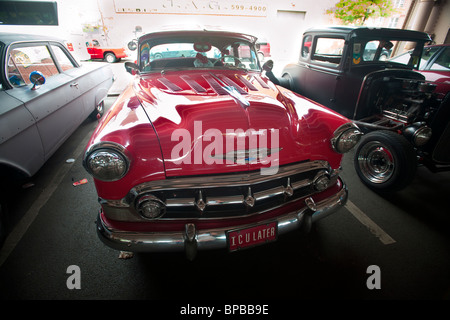 10e édition de la 'Tue Kustom et Hot Rod Thrills' car show dans le quartier de Williamsburg, Brooklyn New York Banque D'Images