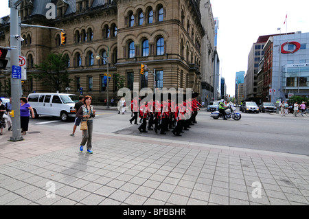 Régiment des Governor General's Foot Guards marcher sur la Colline du Parlement, Ottawa, pour la modification de la Garde Banque D'Images