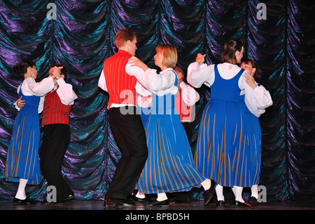 Danse folklore suédois afficher, Visby, Gotland, Municipalité du comté de Gotland, Royaume de Suède Banque D'Images