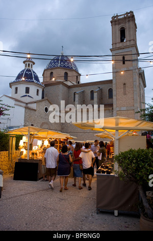 Photographie de l'église de la Virgen del Consuelo, Altea, à la nuit. Banque D'Images