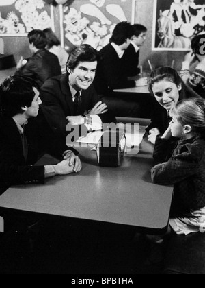 ERIC BROWN, Pierce Brosnan, STEPHANIE ZIMBALIST, BRIDGETTE ANDERSEN, REMINGTON STEELE, 1982