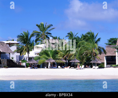 Vue sur la plage, Le Touessrok Sun Hotel, Trou d'Eau Douce, Flacq District, République de Maurice Banque D'Images