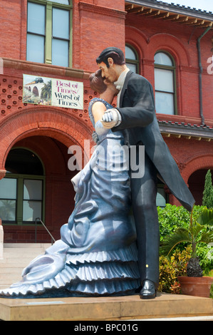 Gigantesque statue au Key West Museum of Art et Histoire, anciennement l'ancien bureau de poste et de douane de Key West en Floride, USA Banque D'Images