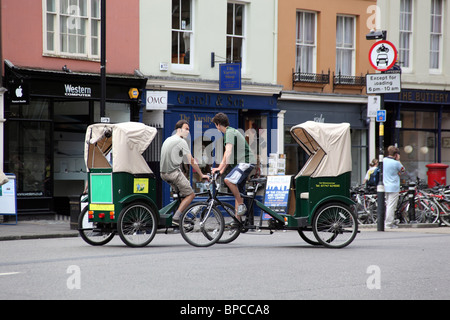 Vélo Taxi dans Broad street Oxford Banque D'Images