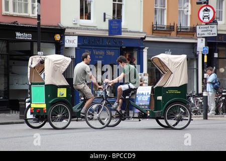 Vélo Taxi dans Broad street Oxford Banque D'Images