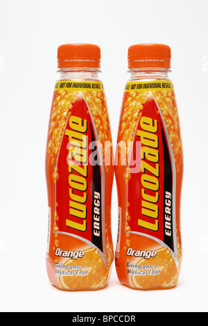 2 bouteilles de lucozade orange Banque D'Images