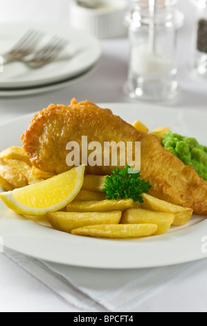 Fish and chips alimentaires traditionnelles UK Banque D'Images