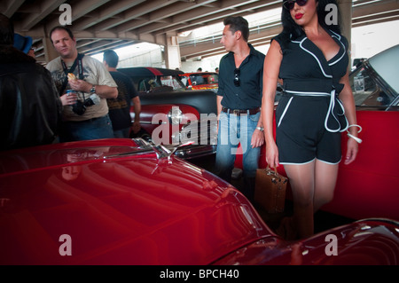 10e édition de la 'Tue Kustom et Hot Rod Thrills' car show à Williamsburg, Brooklyn à New York Banque D'Images