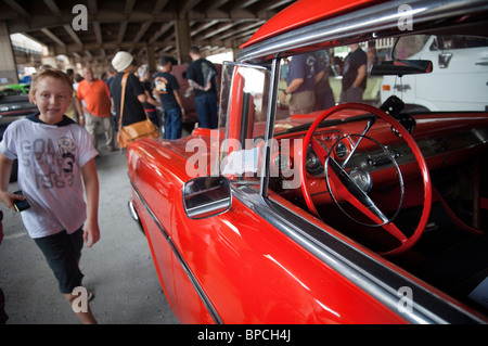 10e édition de la 'Tue Kustom et Hot Rod Thrills' car show à Williamsburg, Brooklyn à New York Banque D'Images