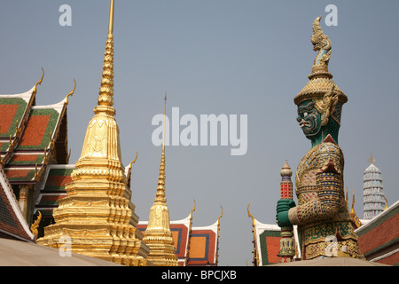 Le Wat Phra Kaew près de palais royal, Bangkok, Thaïlande Banque D'Images