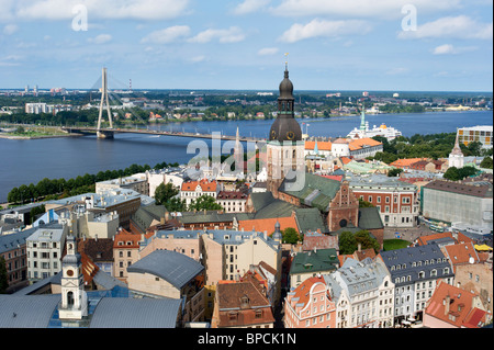 Vue d'ensemble à partir de la cathédrale de Riga sur la vieille ville de Riga, Lettonie Banque D'Images