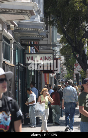 Les touristes dans Haight Street, San Francisco, USA Banque D'Images