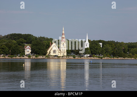 Célèbre 3 églises reflétant dans l'eau à la ville de Mahone Bay, en Nouvelle-Écosse, Canada. Photo par Willy Matheisl Banque D'Images