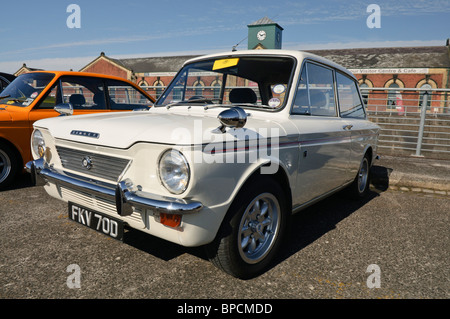 Singer Chamois (rebadged Hillman Imp) lors d'un rallye de voitures classiques Banque D'Images