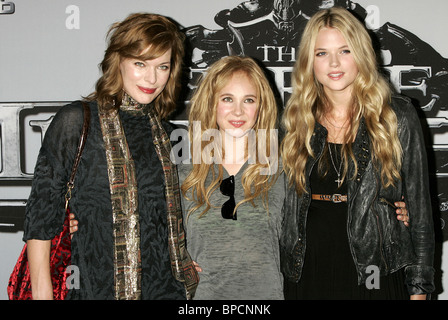 MILLA JOVOVICH TEMPLE JUNO GABRIELLA WILDE Les Trois Mousquetaires PHOTOCALL HOTEL BAYRISCHER HOF MUNICH ALLEMAGNE 20 Août 2010 Banque D'Images