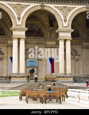 Arches géantes de la Sala Terrana (Pavilion) Palais Wallenstein Prague République Tchèque Europe Banque D'Images