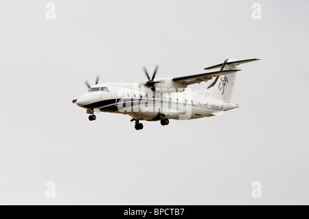 Dornier 328-110 d'Skywork-Airlines, Suisse arrive à RAF Fairford pour soutenir l'équipe de voltige Patrouille Suisse Banque D'Images