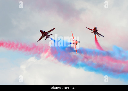 Les flèches rouges RAF aerobatic team affichage à l 2010 Royal International Air Tattoo, Fairford, Angleterre Banque D'Images