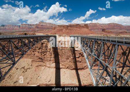 Navajo pont traversant la rivière Colorado à travers le canyon en Arizona Banque D'Images