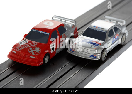 Micro slot voitures de course sur la voie de l'historique des années 1980 boys toy fabriqué par scalextric Banque D'Images