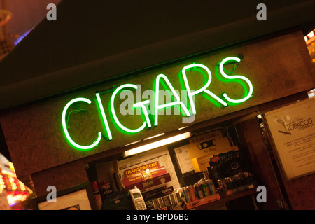En néon pour blocage de cigare, Fremont Street, Las Vegas NEVADA USA Banque D'Images