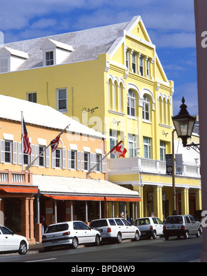 Les bâtiments coloniaux aux couleurs pastel, Front Street, Hamilton, Bermudes, paroisse de Pembroke Banque D'Images