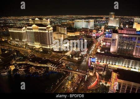 Le strip, Las Vegas de nuit, vers le Nord, vu du haut de la Tour Eiffel, l'Hôtel de Paris Banque D'Images