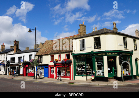 Boutiques le long de St Mary's Street, Ely, Cambridgeshire, Angleterre, RU Banque D'Images