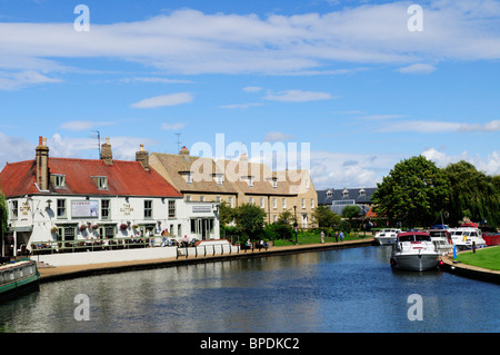 La Faucheuse Inn, Great Ouse River Waterfront et à Ely, Cambridgeshire, Angleterre, RU Banque D'Images