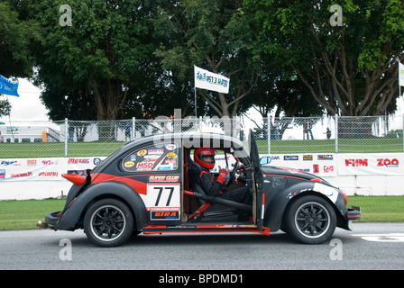 Vintage, Matt Black, Volkswagen à la grille de départ d'une course de voiture classique Banque D'Images