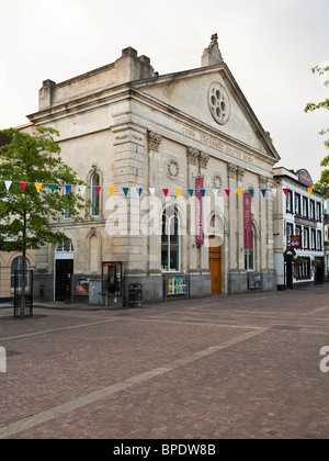 The Corn Exchange construit en 1861 est maintenant un centre d'Arts dans le marché Newbury Berkshire UK Banque D'Images