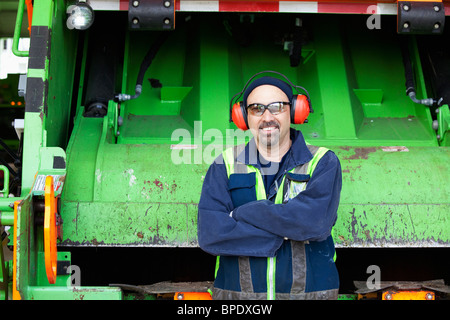 Pacific Islander man camion poubelle Banque D'Images